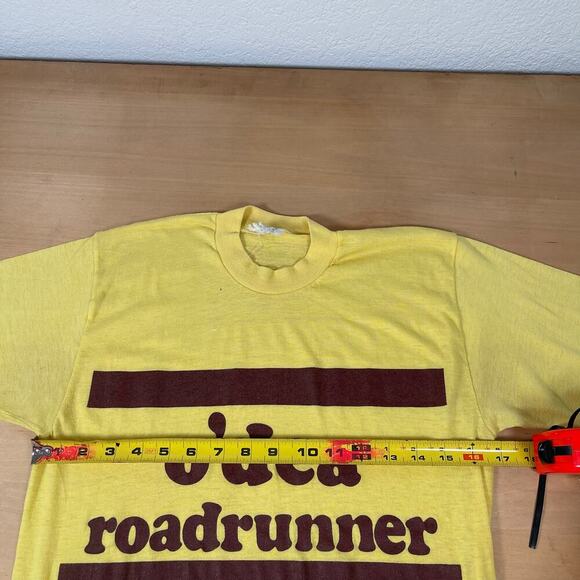 Vintage 70s yellow tshirt o'dea roadrunner tag size large - Picture 9 of 10